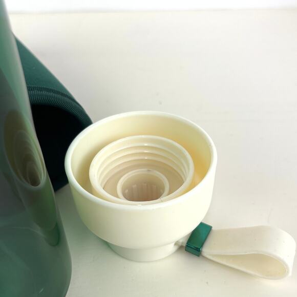 Lacoste Glass Water Bottle and Holder NO STRAP - Picture 7 of 7